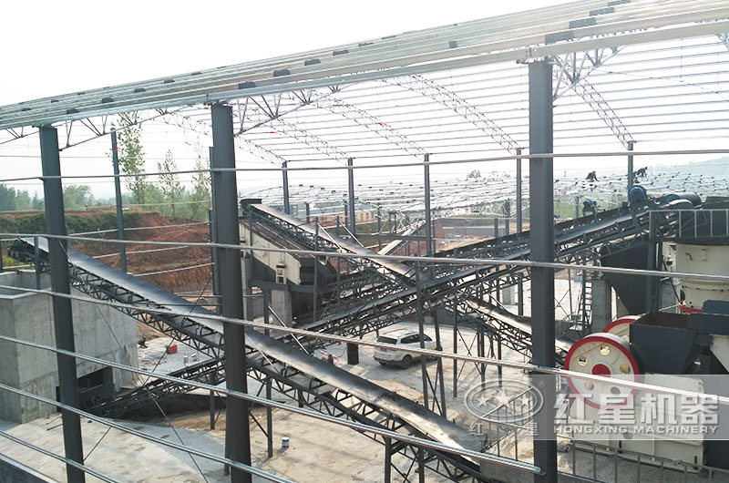 300-400噸石子破碎現(xiàn)場，粉塵少