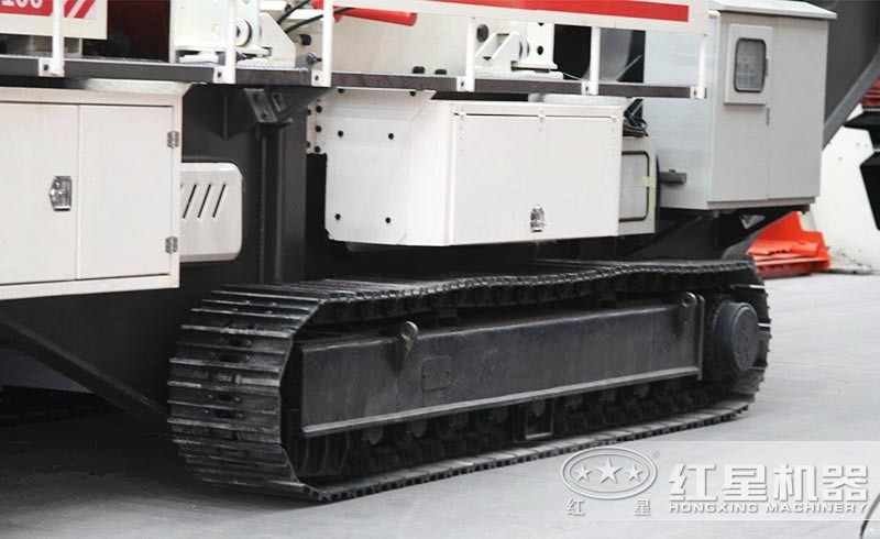 小型履帶石頭破碎機(jī)：履帶液壓驅(qū)動，砂廠暢通無阻