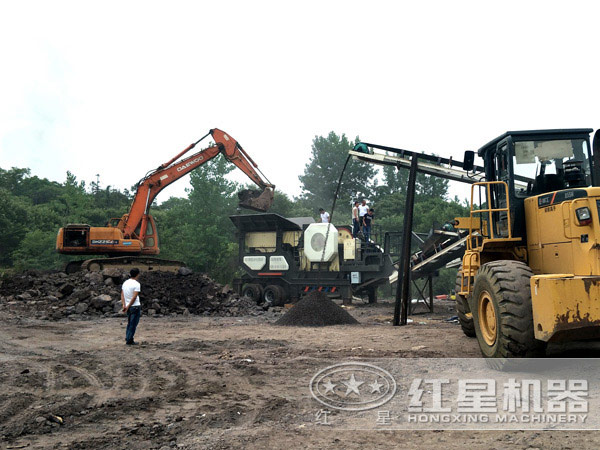 轉(zhuǎn)場靈活，移動自由的矸石移動破碎機(jī)