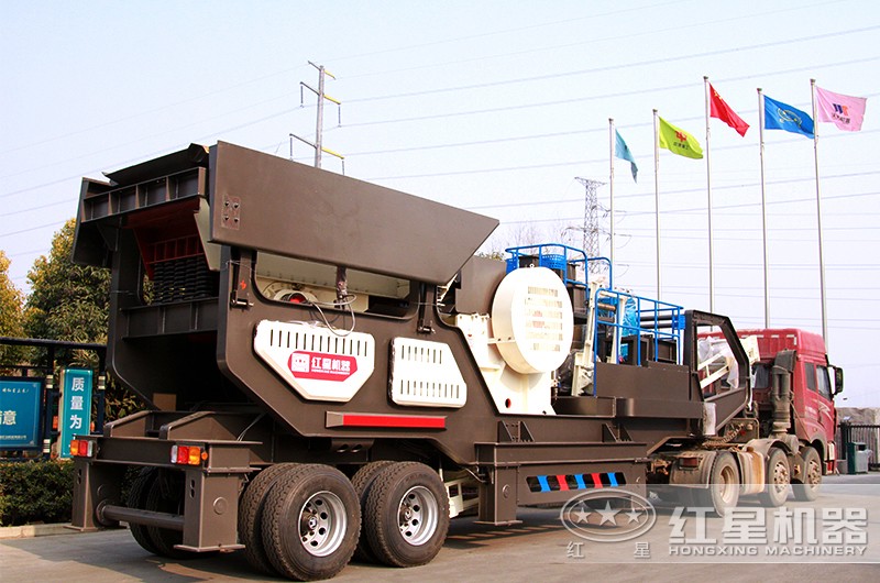 時(shí)產(chǎn)200噸小型移動(dòng)破碎車，配顎破機(jī)，發(fā)往湖北市場