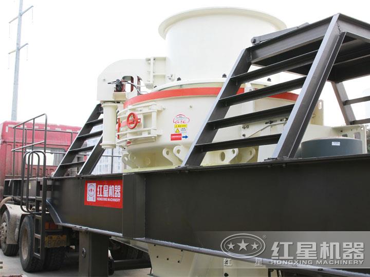 HVI沖擊式移動破碎站，產(chǎn)量70-585t/h，稀油自潤滑