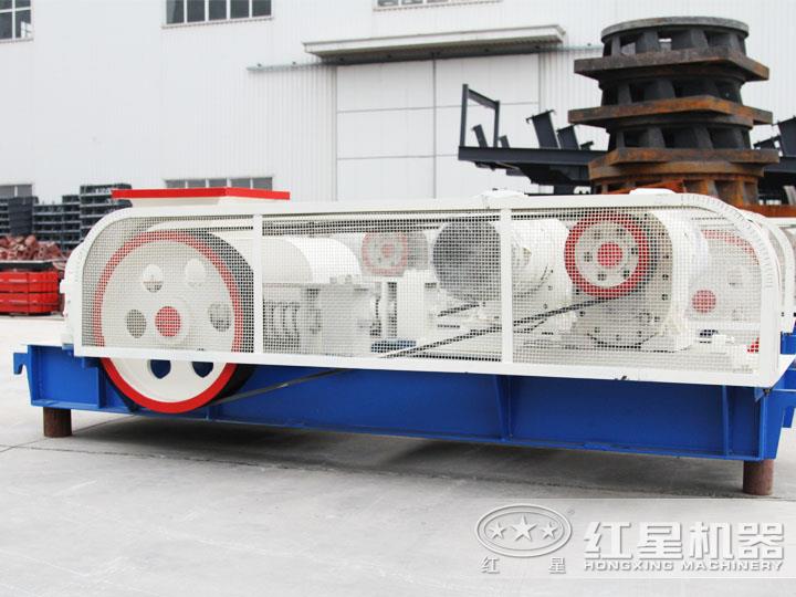 強(qiáng)力齒輥破碎機(jī)，體積小，破碎比大