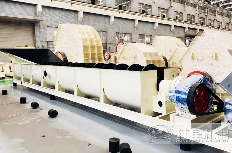 螺旋式洗砂機(jī)機(jī)身長(zhǎng)8-11米，可與機(jī)載車身銜接合理