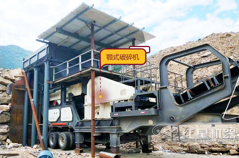 輪胎式移動(dòng)鄂式破碎機(jī)生產(chǎn)現(xiàn)場(chǎng)，投資少收益好