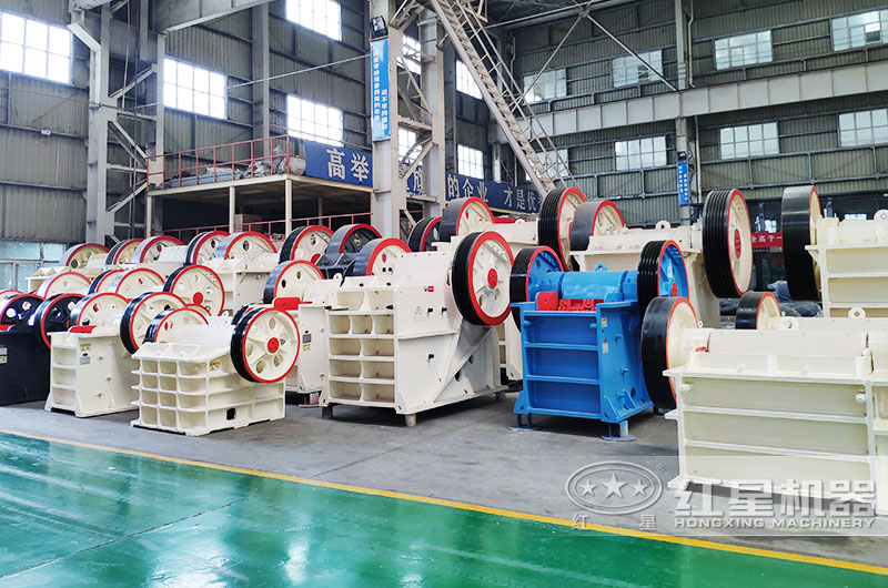 鄂式破碎機(jī)實(shí)拍，粗碎力度強(qiáng)